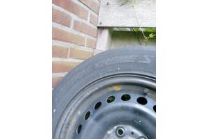 Twee reservewielen/winterbanden Vredestein 215/65 R16