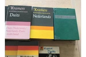 Verschillende woordenboeken v. frans,duits,engels,nederlands