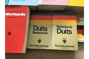 Verschillende woordenboeken v. frans,duits,engels,nederlands