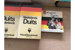 Verschillende woordenboeken v. frans,duits,engels,nederlands