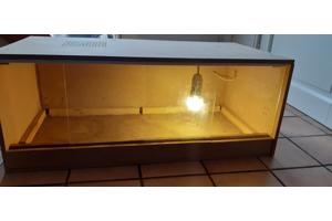 Terrarium met glazen schuifdeurtjes