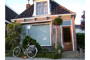 TEKOOP Vrijstaand Gezins/ Senior Wooning NES Aan Vaarwater e