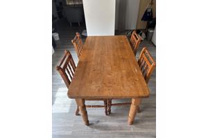 Eettafel + 4 stoelen