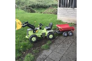 2 tractors met aanhanger