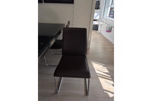Eettafel van glas en RVS