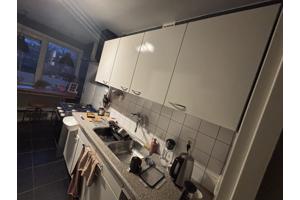 Witte keukenkasten gratis af te halen, zelf demonteren