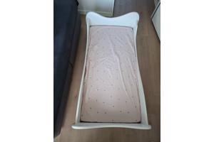 Mooi bed voor peuters en kleuters met matras (160x80cm)