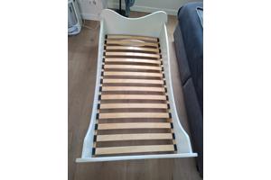 Mooi bed voor peuters en kleuters met matras (160x80cm)