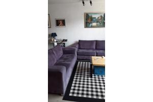 2+3 zits bankstel. Paars. Zo goed als nieuwe. Nieuwe kussens