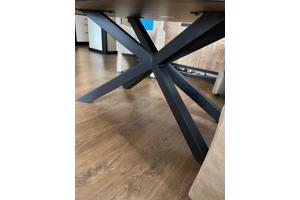 Eetkamer tafel (z.g.a.n. van november 2025)