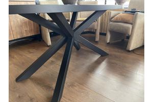 Eetkamer tafel (z.g.a.n. van november 2025)