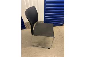 23 stapelbare stoelen