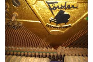 Piano met verstelbaar pianobankje