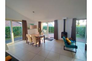 Praktische tafel met 4 stoelen