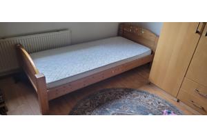 Aangeboden Houten bed 90 bij 200