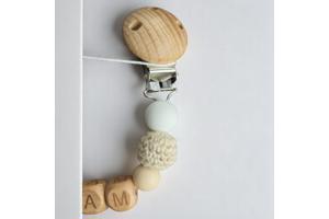 Gepersonaliseerde naam speen koord met houten beertje beige