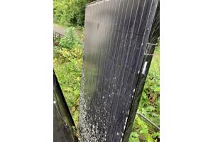 9 nog werkende gebruikte zonnepanelen.