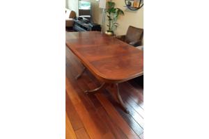 Mahonie eettafel tot max 10 personen