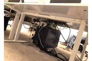 8 Stabureaus (electrisch en manueel) op te halen (morgen!)