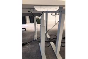 8 Stabureaus (electrisch en manueel) op te halen (morgen!)