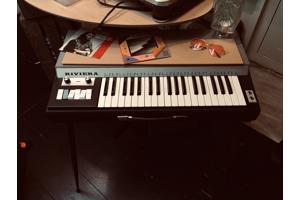 Mijn analoge hart op zoek naar analoge muziek apparatuur (defect/werkend).Bijv keyboard/tape rec/cassette rec./walkman/drumcomputer/synthesizer. Dit voor hobby/reparatie/verzameling