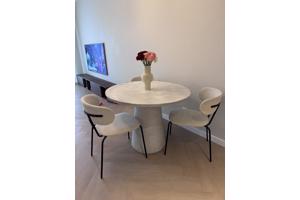 Ronde betonlook eettafel