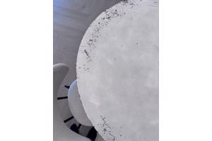 Ronde betonlook eettafel