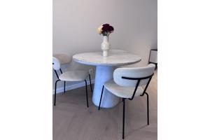 Ronde betonlook eettafel