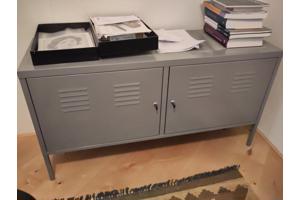 Grijs metalen kastje