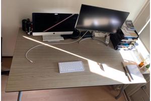Bureau 160x90x74 gratis af te halen