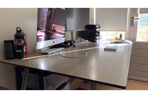 Bureau 160x90x74 gratis af te halen