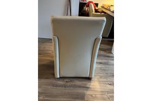 vier skai eetkamerstoelen op wielen