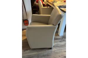 vier skai eetkamerstoelen op wielen