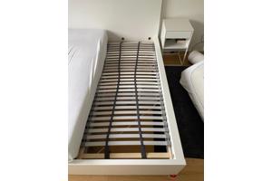 Bed frame (1.6m) + lattenbodems