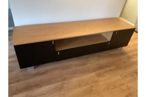 TV kast met veel bergruimte.