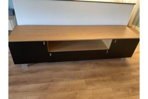 TV kast met veel bergruimte.