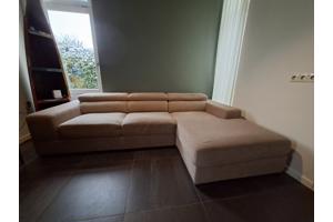 3-zits bank met longchair in zandkleur