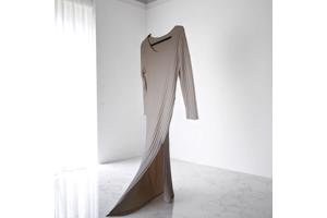 Stretchy beige jurk met split XXL