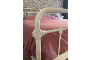 Stalen bedframe 180x200 cm