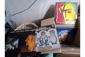 100 goed bewaarde LP's + z.g.a.n. Akai draaitafel