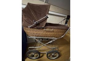 Kinderwagen en kinderbedje