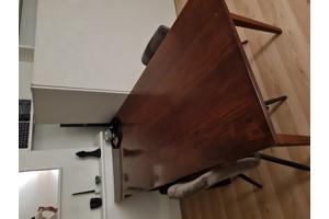 Mooie grote houten tafel