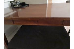 Mooie grote houten tafel