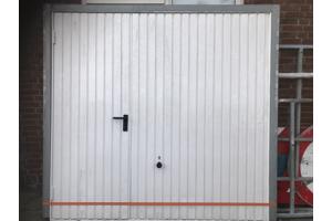 Garage deur 2,355x2,180mm zonder sleutel.