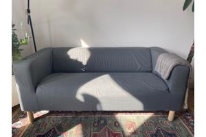 Klippan tweezitsbank met grijze hoes