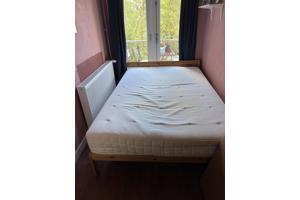 Mooi werkend Ikea bed, lattenbodem en optioneel matras