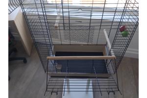 Parkietenkooi met standaard