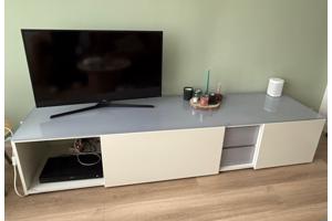 TV-kast 226 (afhalen, zelf tillen &demonteren 3e etageWeesp)