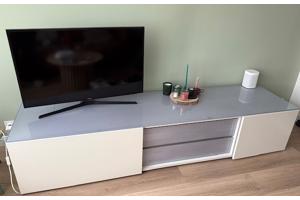TV-kast 226 (afhalen, zelf tillen &demonteren 3e etageWeesp)