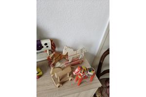 verzameling oude speelgoed paardjes